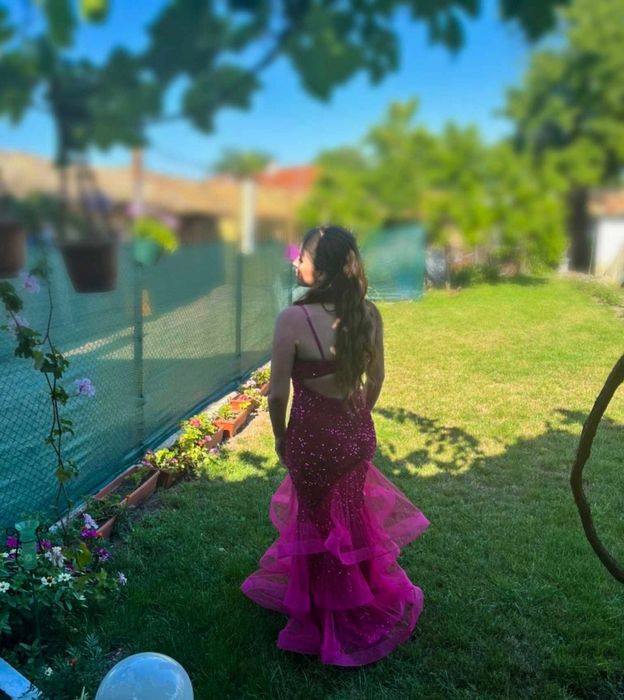 Дълга официална розова рокля
Размер: М
Обличан само един път, без забе