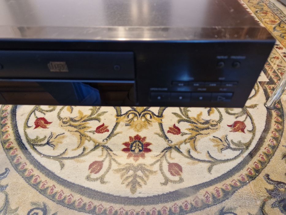 Vând compact Disk player Technics SL PJ28A
