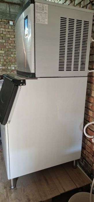 Ледогенератор на 250 кг в сутк