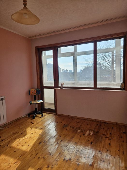 Продавам тристаен апартамент Пазарджик