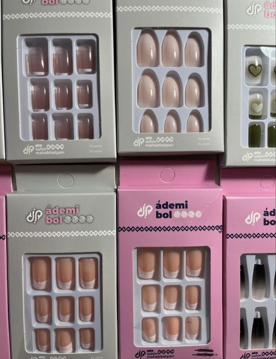 накладные ногти.