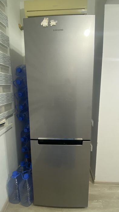 Продаётся Холодильник Samsung