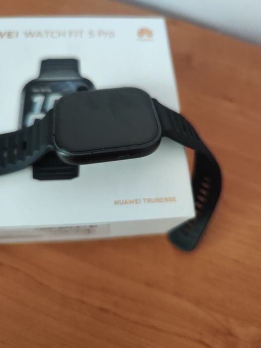 Huawei Watch Fit 5 Pro Black – с 36 месеца гаранция!