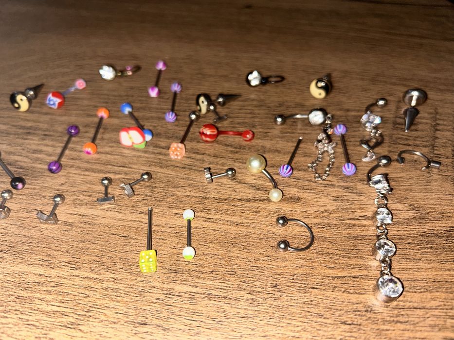 Vand Piercinguri diferite modele