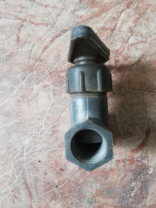 Кран запорный, пластмассовый