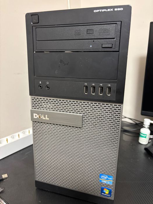 монитор и компютър