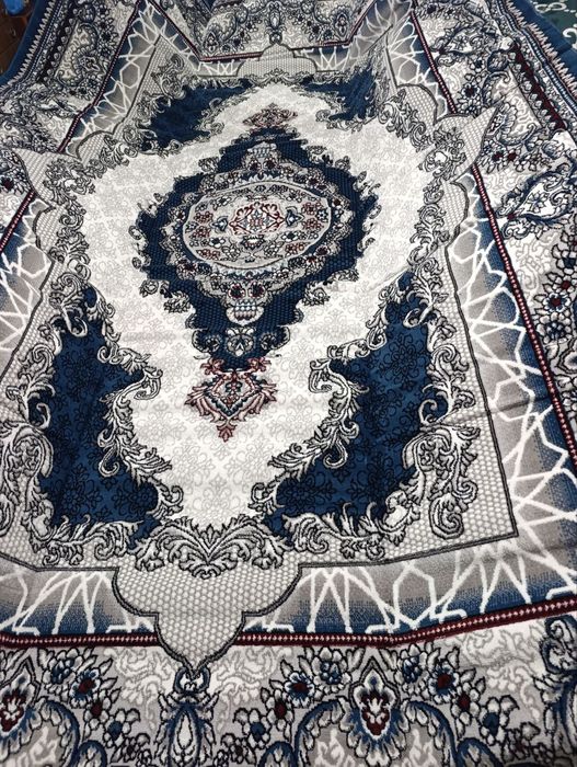 Продам ковёр размер 3м-5м