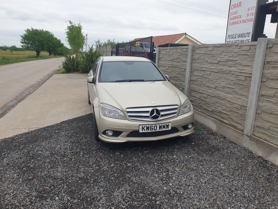dezmembrez Mercedes  2,2