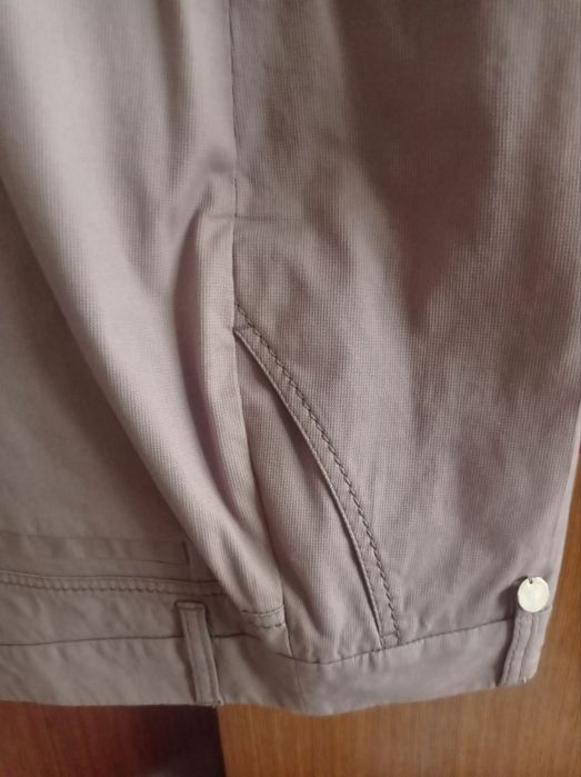 Продавам цял костюм