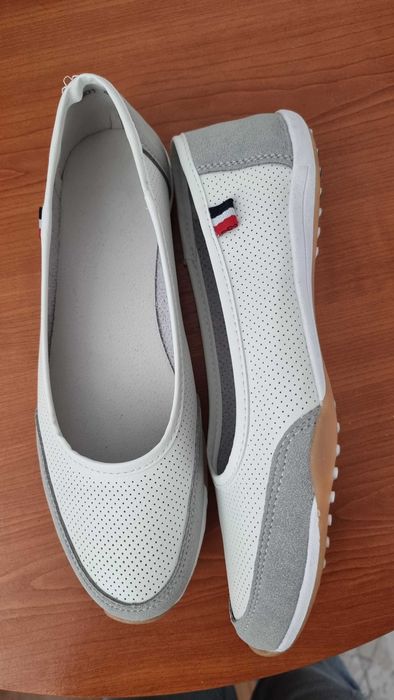 Дамски балерини с дупки 40