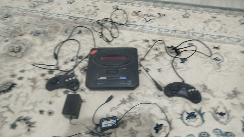 Новая приставка Sega Mega Drive 2 (16-bit) + 2 джойстика
Оп