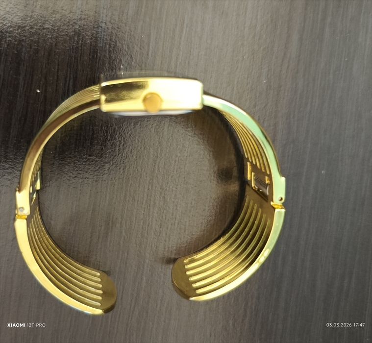 Продам женские часы