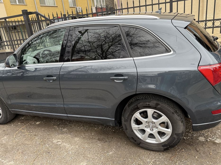 Audi Q5 автоматик бензин.