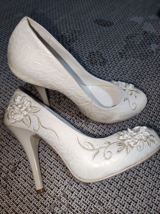 Туфли цвета слоновой кости