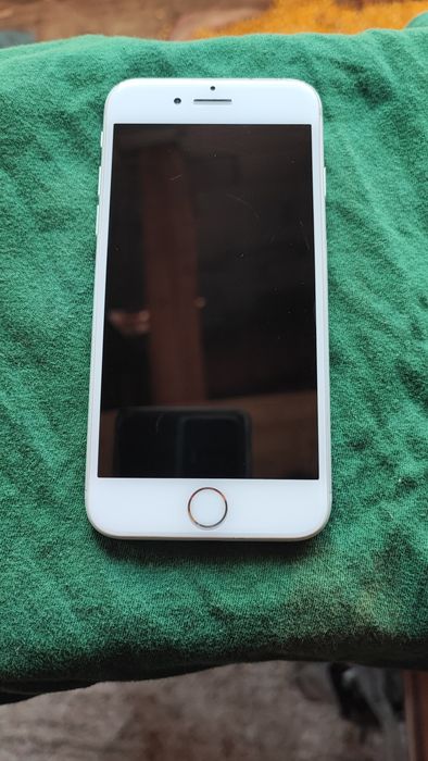 Vând   iPhone  7