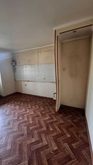 Продам 5-ти комн кв. район Вектора.