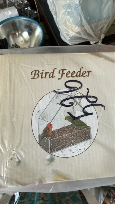 Кормушка для птичек на окно