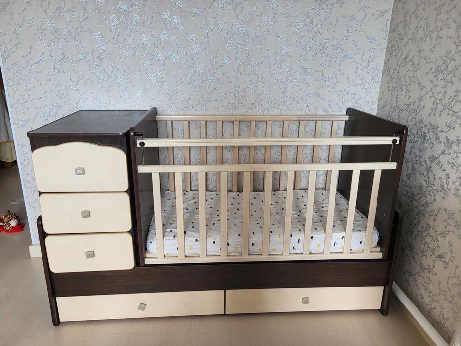 Продам детскую кровать маятник