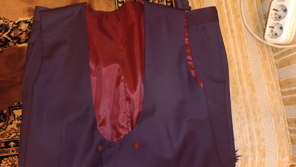 Костюм цвет Бордо