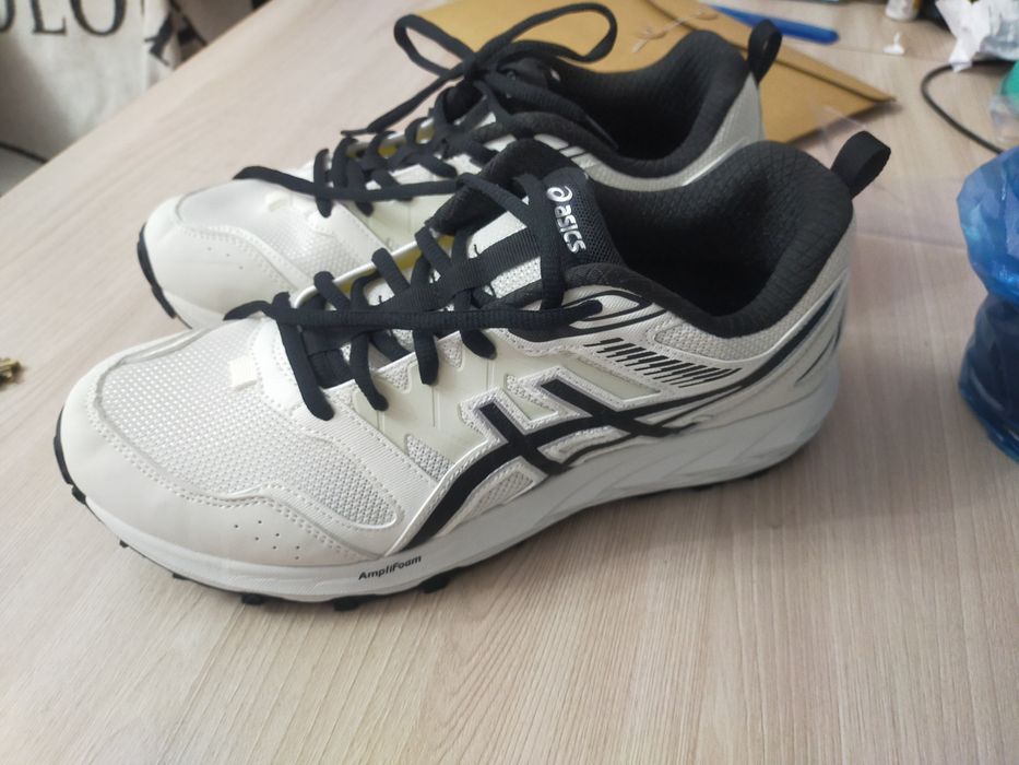 Продам Кроссовки Asics