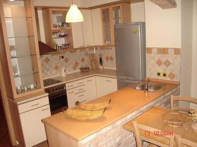 Дава се под наем Тристаен апартамент в Бургас, Изгрев - 80 кв.м за 255 € - Снимка #1