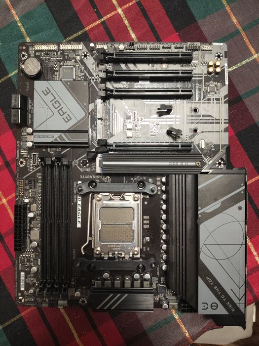 Placa de baza GIGABYTE B650 EAGLE