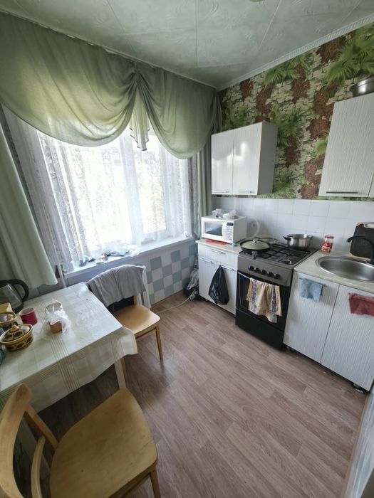 Продается 2-комн (3-6, 3 эт)