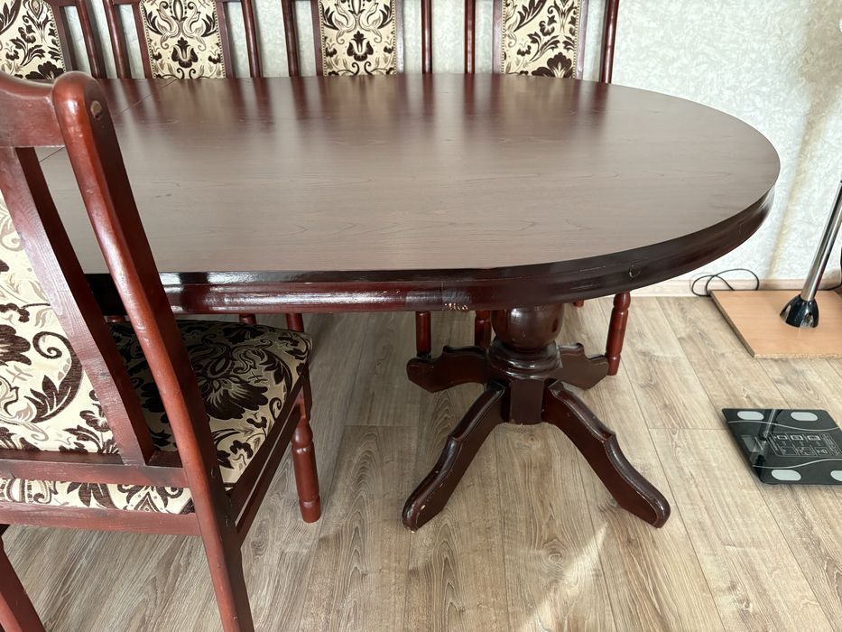 Продам стол и стулья