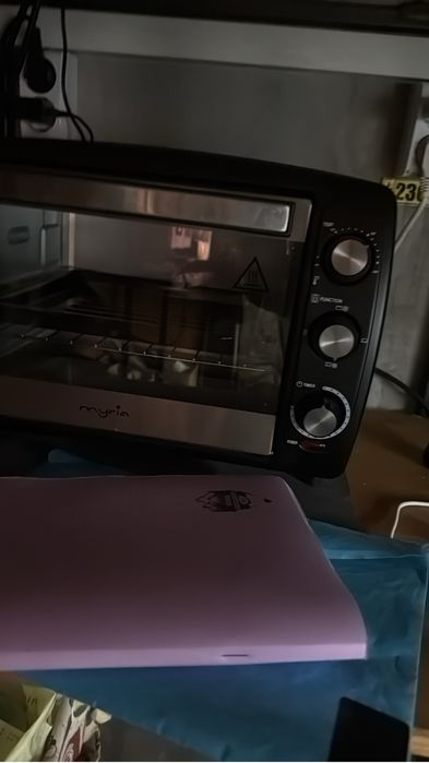 Cuptor electric Myria cu convecție – stare impecabilă, ideal pentru cafenele și acasă