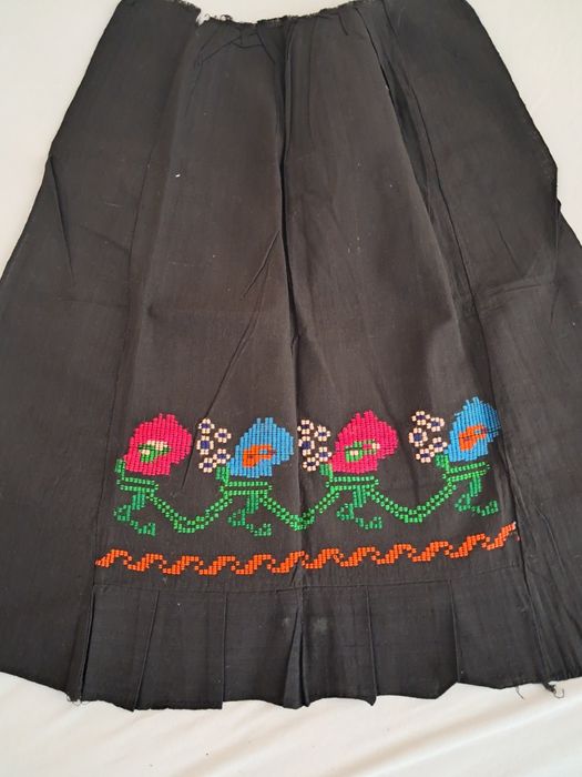 Ръчно бродирани престилки