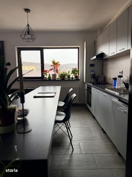 Apartament de 4 camere pe 2 nivele, 120 MP, 2 bai, zona Stejarului