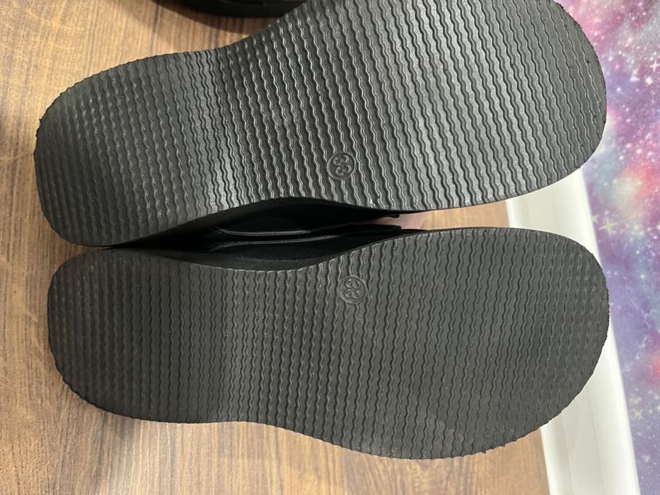 Продам детскую обувь новую