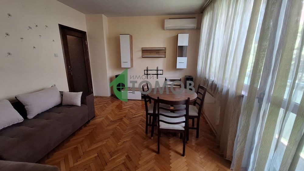 Тристаен апартамент в централната градска част