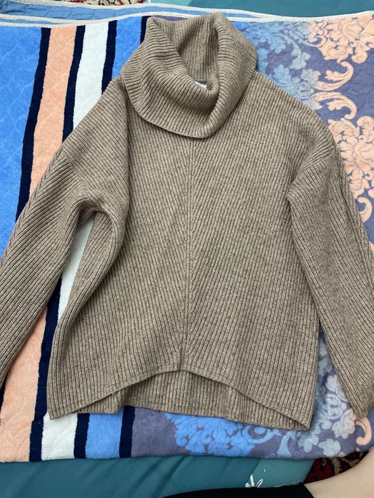 Продам свитер женский 5000 тг