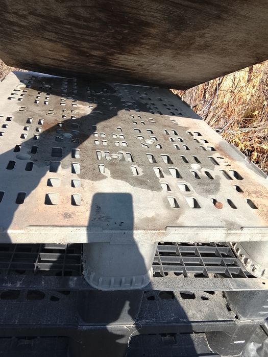 Продам пластмассовые поддоны