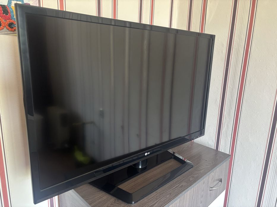 Телевизор LG 42диагональ