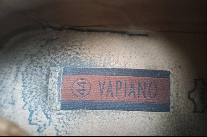 Pantofi barbati din piele marca Vapiano marimea 44 stare foarte buna.