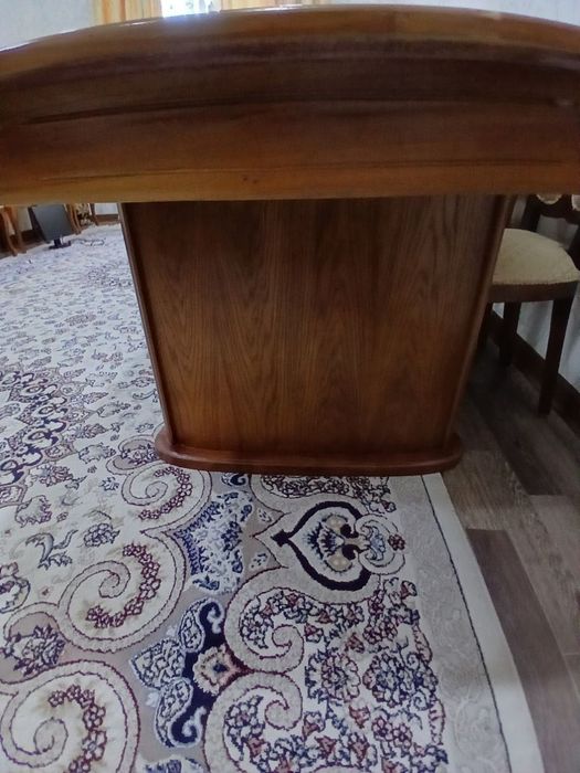 Стол для гостиной без стульев