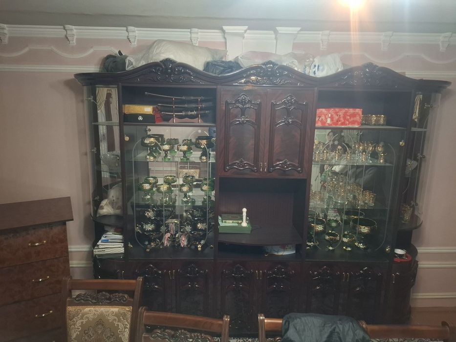 Сервант сотилади,холати ало