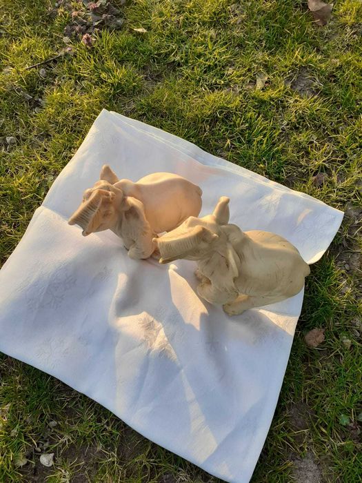 Elefanti sculptati din fildes