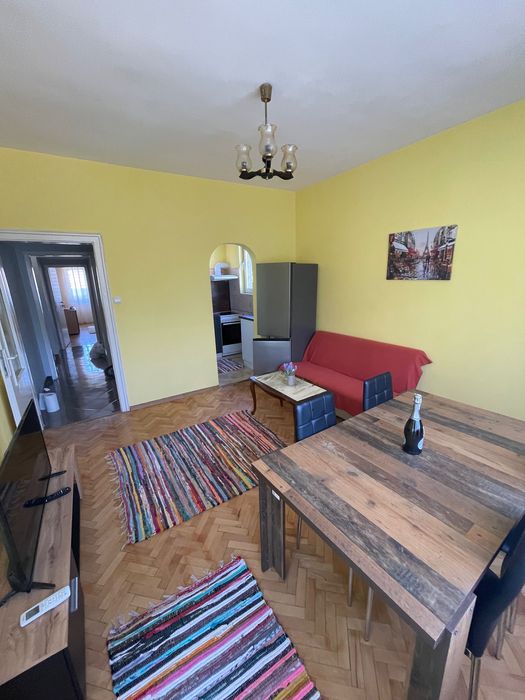 Дава се под наем Тристаен апартамент в Пловдив, Център - 86 кв.м за 561 € - Снимка #3