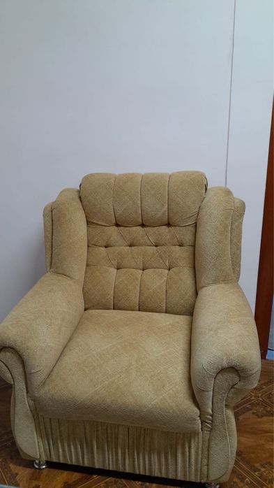 Продам диван и два кресла