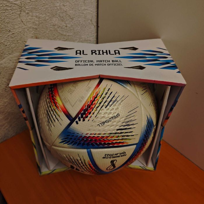 Футболна топка ADIDAS.