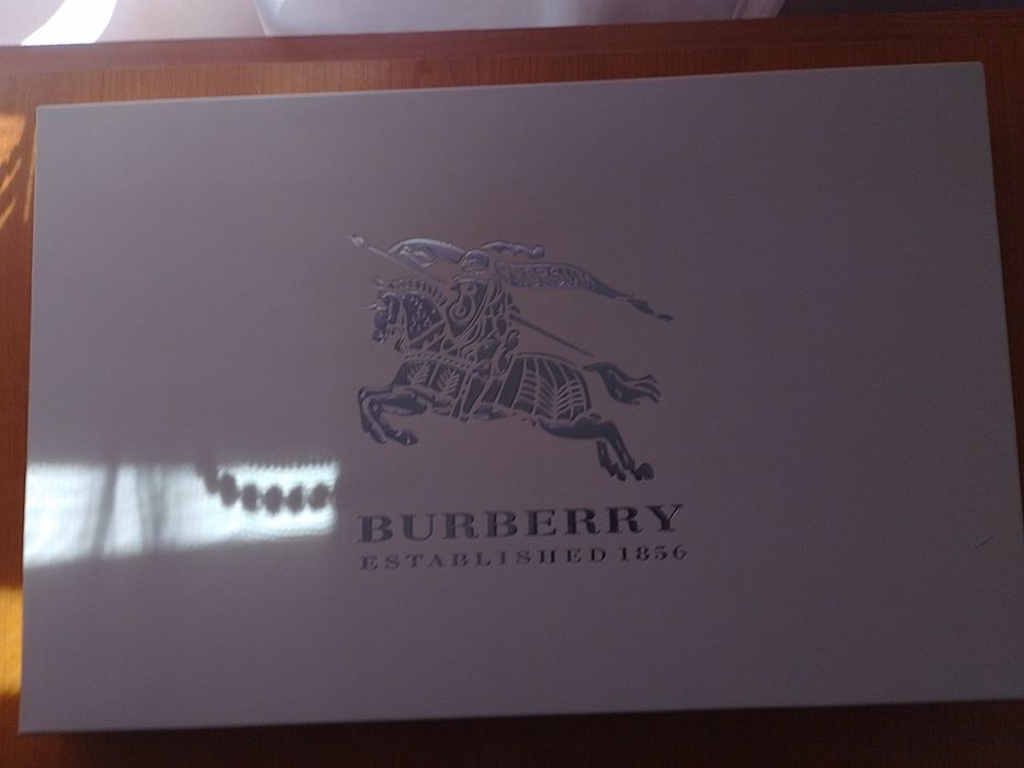 Eșarfă Burberry originala nouă
