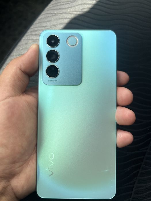 Продам смартфон марки vivo