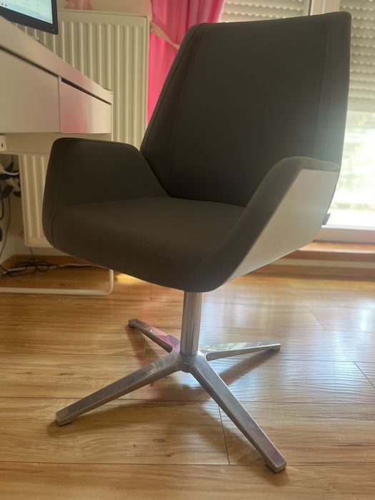 Scaun fotoliu premium rotativ, tapițerie de calitate, design modern