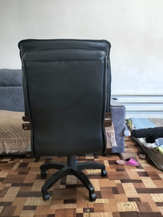 Чисты кожение крисло