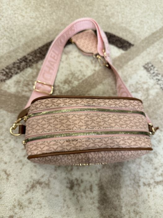 Дамска чанта с колан