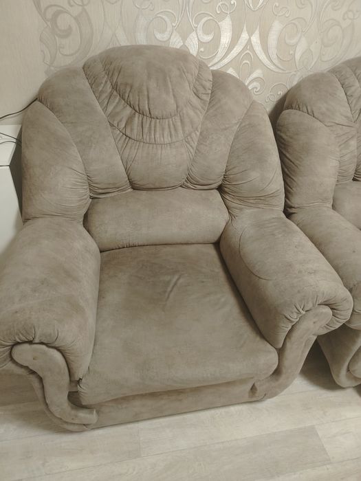 Продам угловой диван с креслом