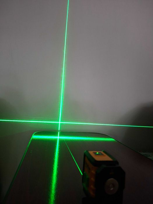 Nivelă laser profesională Degl4